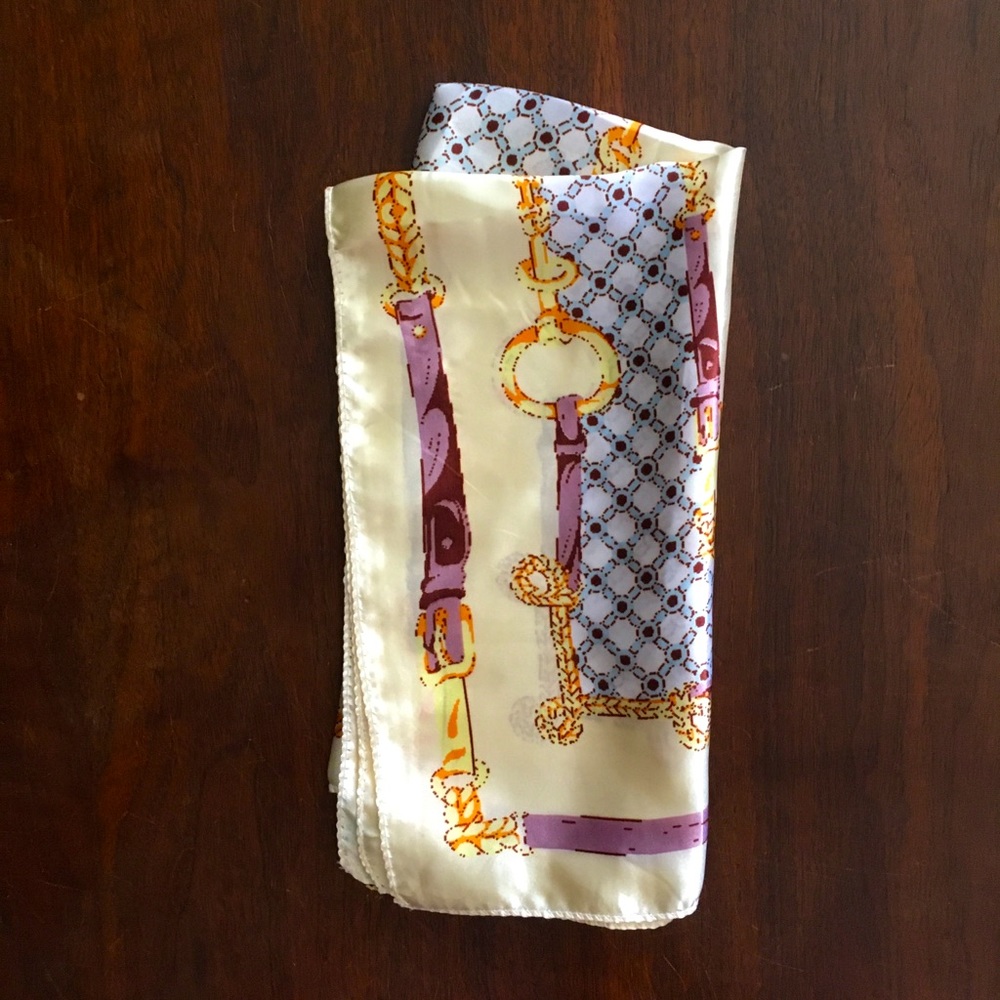 Scarf / handkerchief